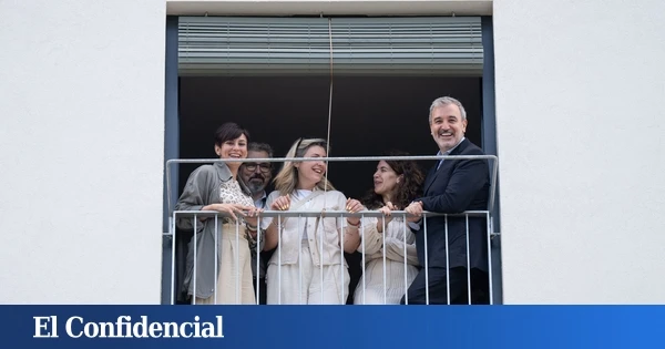 Collboni intenta pactar con Junts cómo enterrar la herencia inmobiliaria de Ada Colau