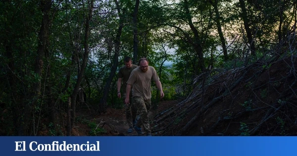 Hermanos de sangre, armas y deserción: las otras 'bajas' silenciosas del Ejército ucraniano
