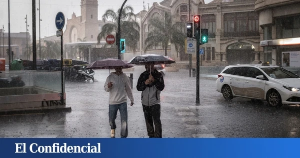 Sube a roja la alerta por lluvias en Cataluña y Valencia, donde han suspendido las clases este lunes