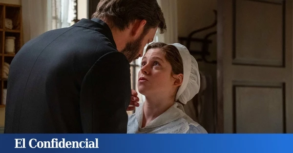 Avance semanal de 'La Promesa': un beso indiscreto, una boda silenciosa y el misterioso padre de Ángela
