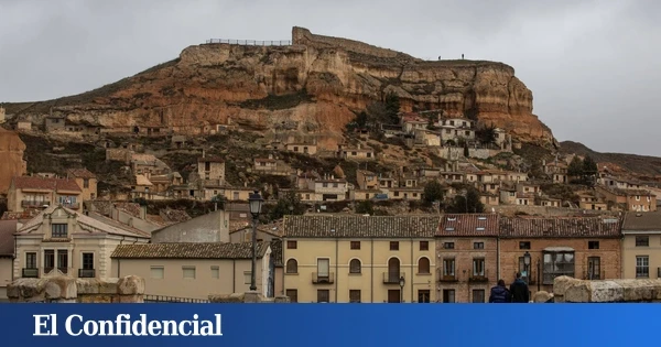 Se derrumba la Peña Magdalena en San Esteban de Gormaz (Soria): no hay heridos