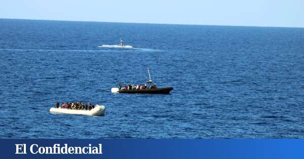 Varios muertos al volcar una embarcación con 65 migrantes paquistaníes en Libia