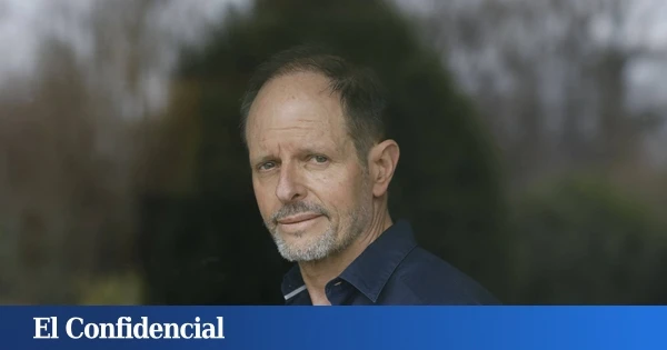 Este escritor francés lo revienta con sus 'thrillers' sobre una teniente española de la UCO