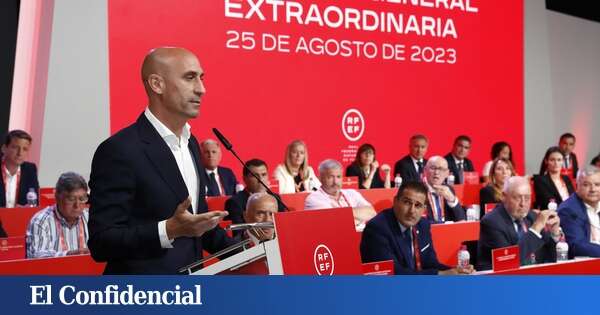 El Día de la Marmota en la RFEF: un año después, siguen los mismos que aplaudieron a Rubiales