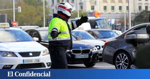 Ayuso subvencionará a los particulares que conviertan en chatarra sus coches sin etiqueta