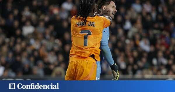 La manipulación del VAR en Mestalla para expulsar a Vinícius y premiar el teatro de Dimitrievski