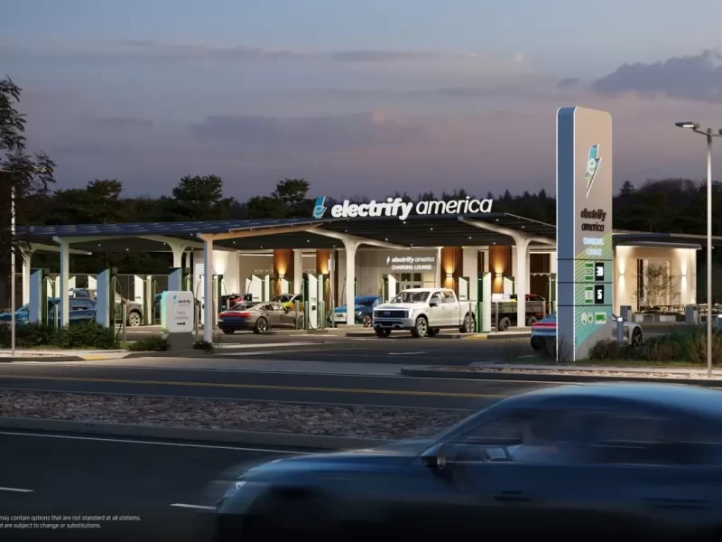 Arrivano le 'pompe di benzina elettriche' e i totem? Ecco il futuro della ricarica