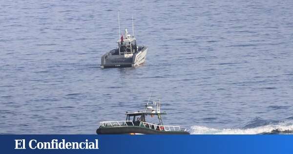 Una patera taxi embiste a una lancha de la Guardia Civil en Formentera: hay un detenido