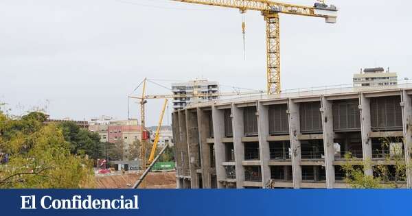 Calvario vecinal en el Camp Nou: camiones, obras de madrugada y miedo a un Bernabéu 2.0