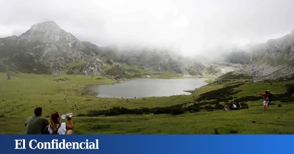 Rescatan a una pareja de turistas madrileños que se perdió en Lagos de Covadonga