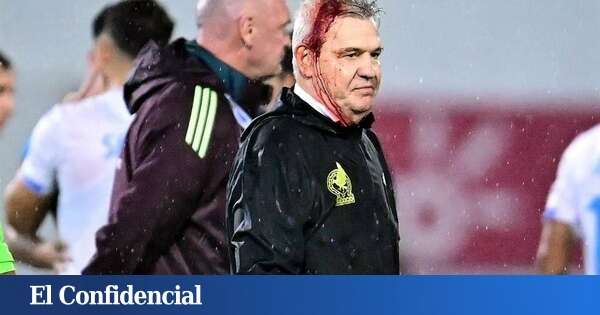 Le abren la cabeza a Javier Aguirre en el Honduras-México y su reacción no tiene precio