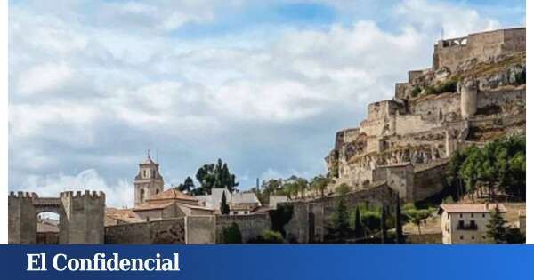 La impresionante (y desconocida) fortaleza militar construida en España: kilómetros de murallas sobre una hilera de montañas