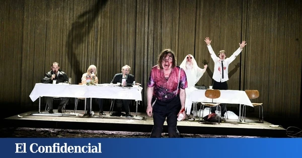 Todo está lleno de mierda y corrupción: el brutal regreso del 'Hamlet' de Ostermeier