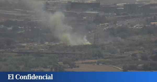 Un incendio en L'Hospitalet (Barcelona) corta la circulación de trenes de alta velocidad