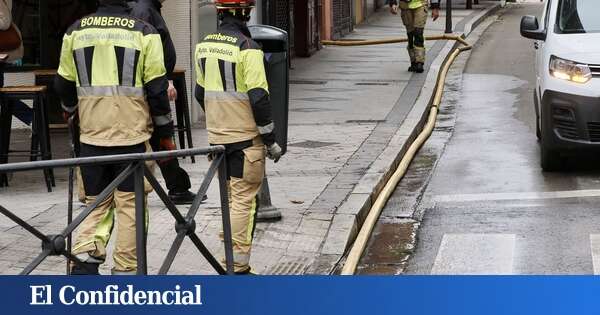 Policía y bomberos rescatan a una pareja tras un incendio en su vivienda de Valladolid