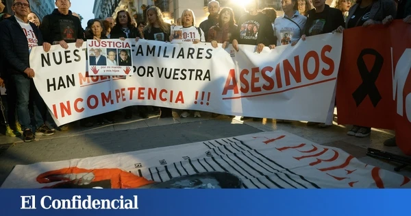 Una protesta pide 'Mazón a prisión' en València en plena negociación PP-Vox para su relevo