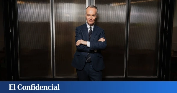 Este escritor te cuenta por qué los hombres están tan perdidos (y hay tanta obsesión por el dinero)