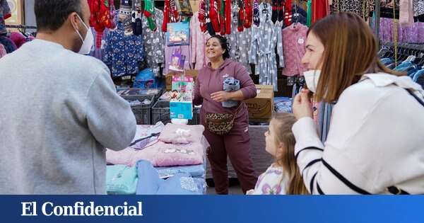 La Policía de Santoña incauta 759 prendas de ropa falsificada cerca del mercadillo