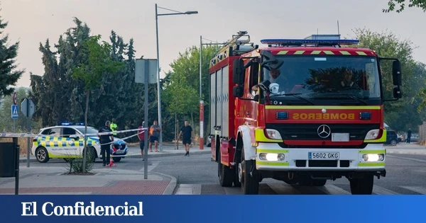 Aparatoso incendio en la Gran Vía de Madrid corta parte del tráfico