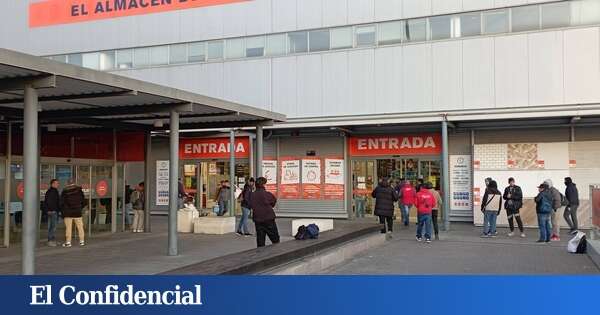 Tiendas de reformas se llenan de inmigrantes dispuestos a cualquier cosa por unos euros