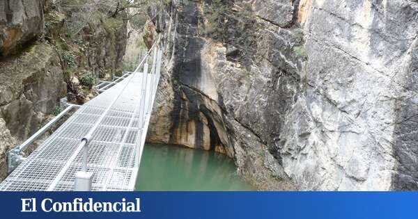 La ruta llena de pasarelas flotantes en un barranco del Maestrazgo turolense: ideal para descubrir en Semana Santa