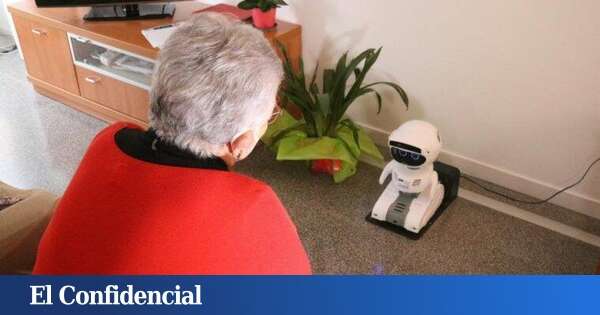 Adiós a la soledad: Barcelona lanza 600 robots sociales ARI para mejorar la atención de las personas mayores y prevenir caídas en los hogares