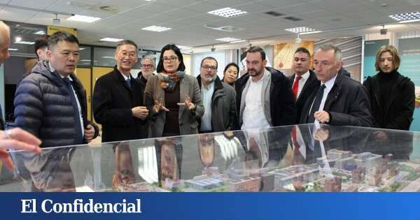 ¡Bienvenido, Mister Jing! Qué hace el embajador chino de gira por la cuenca minera con dos diputados de Sumar