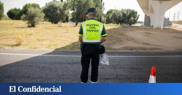 Mueren dos personas al chocar su coche contra un muro e incendiarse en León