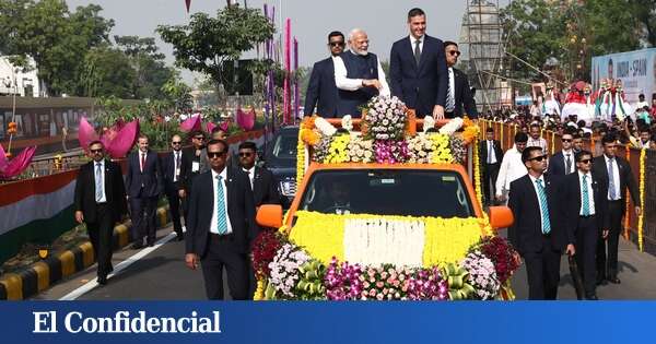 Con papamóvil y un obsequio muy peculiar: así ha sido el espectacular recibimiento de Pedro Sánchez en la India