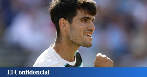 Carlos Alcaraz debuta sobre la hierba de Queen's con victoria ante Walton (6-4 y 7-6)
