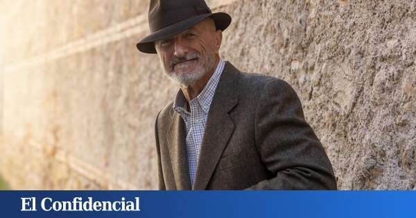 El icónico bar andaluz que ha dedicado un rincón a Pérez Reverte: es uno de los lugares preferidos del escritor para desayunar