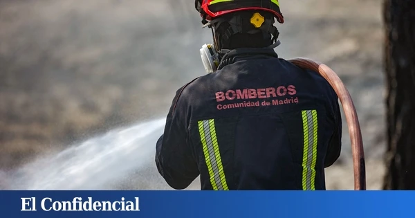 Extinguido un incendio forestal en Collado Mediano (Madrid) que afectó a tres viviendas
