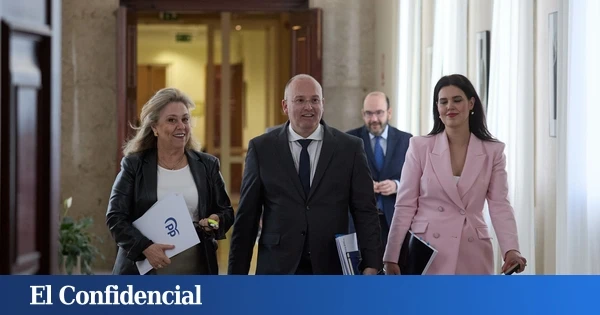 El PP cerca a Puente en el Congreso y exige un 