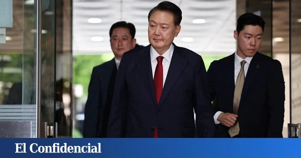El expresidente surcoreano Yoon impide su arresto desnudándose delante del equipo de fiscales