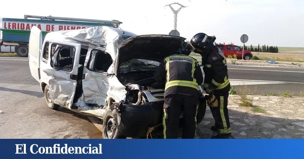 Dos personas excarceladas de un vehículo en un choque frontal con otro turismo en la N-211, en Caspe