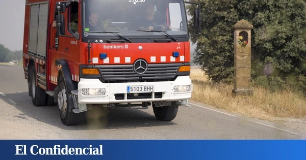Un incendio en una fábrica de productos químicos en Vilanova i la Geltrú obliga a confinar cinco municipios por una nube tóxica