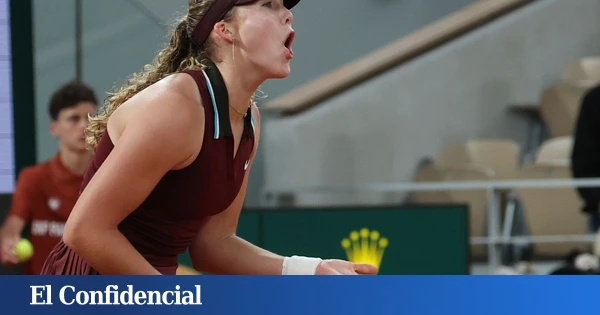 Andreeva explota contra el público de Roland Garros: lanza un pelotazo a las gradas tras ser abucheada