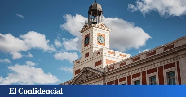 A las 15:00 serán las 14:00: por qué el reloj de la Puerta del Sol va a retrasar hoy la hora durante casi todo el día