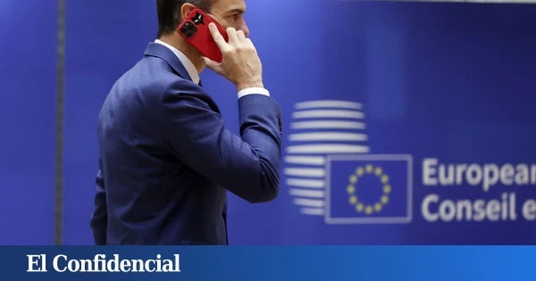 La imprudencia de Sánchez: siguió usando WhatsApp pese al 'hackeo' con Pegasus ya en 2021