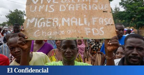 Por qué Francia debería cerrar sus bases militares permanentes en África