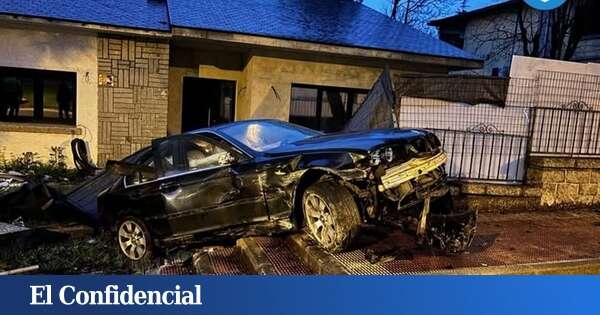 Un conductor sale ileso tras empotrase contra el muro de un chalé en Collado Villalba (Madrid)