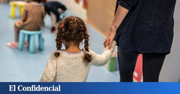 Barcelona amplía el servicio gratuito de canguro: horarios, barrios y quién puede solicitarlo