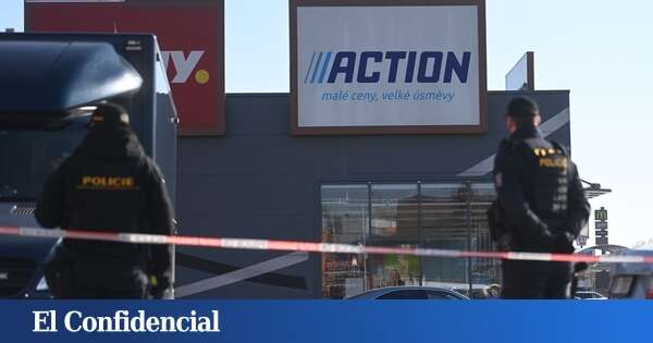 Un joven de 16 años mata a dos mujeres en una calle comercial en Hradec Kralove (República Checa)