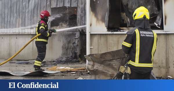 Arde una nave avícola con 12.000 pollos dentro, en Cevico De la Torre (Palencia)