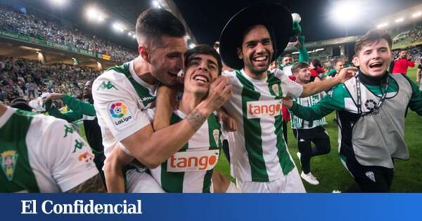 La polémica jugada del Córdoba - Barça B que cortó el árbitro y que podría haber acabado en el 0-2: 