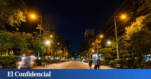 Adiós a estas farolas de Barcelona: el Ayuntamiento pone fecha para su retirada