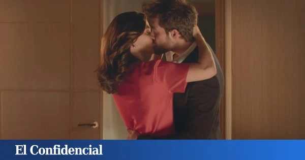 César besa a Amanda en 'La encrucijada', y el momento no ha podido ser más agridulce: así ha ocurrido