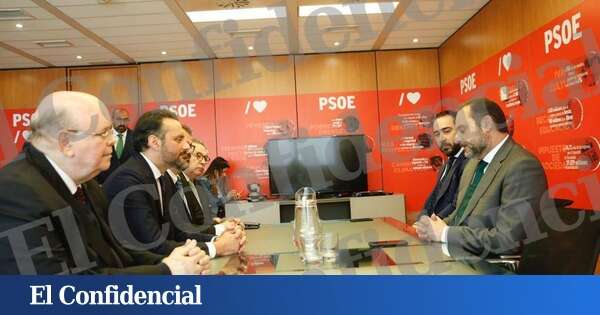 Una imagen inédita sitúa a Aldama con Ábalos en la zona noble de Ferraz como dirigente del PSOE