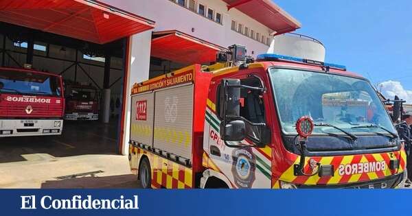 Viviendas, tendidos eléctricos y árboles afectados por un tornado en Ayamonte (Huelva)