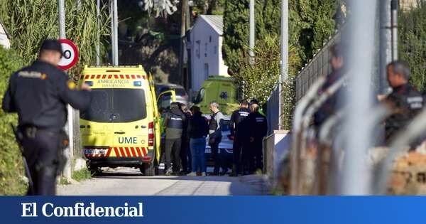 Trasladan al hospital a un hombre intoxicado por humo en el incendio de su vivienda en Murcia